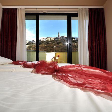 Hotel Fontana Buzet Eksteriør bilde