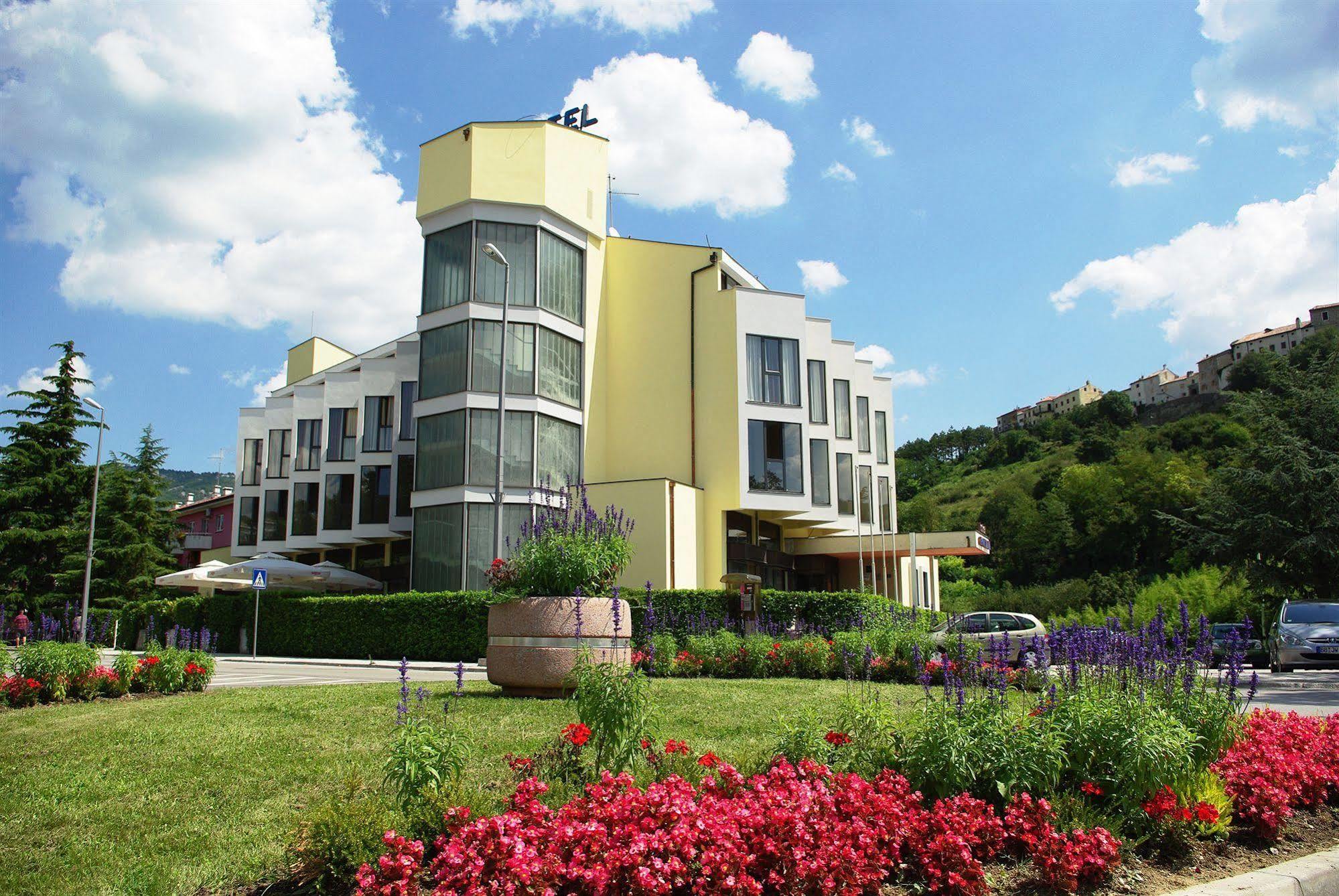 Hotel Fontana Buzet Eksteriør bilde