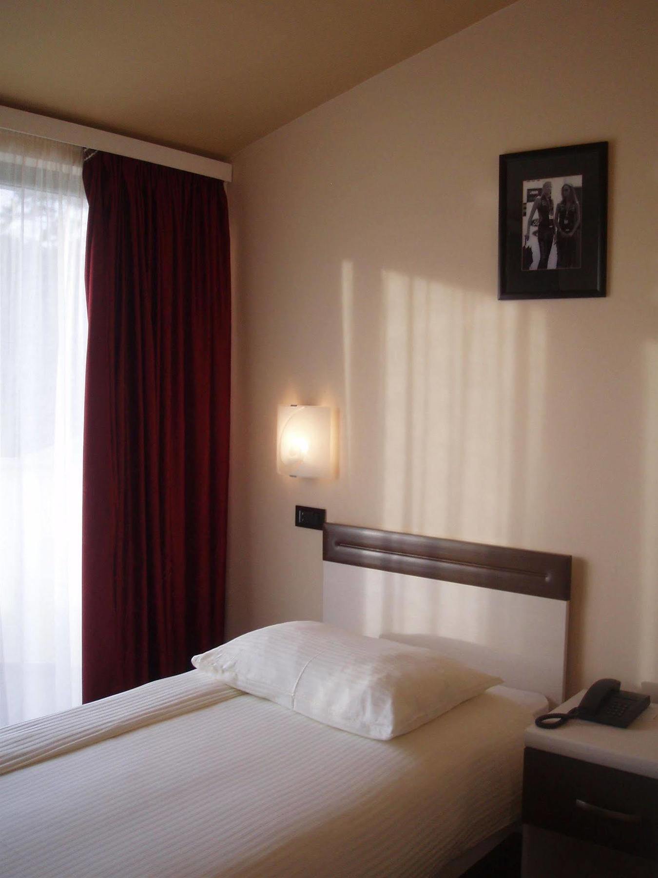 Hotel Fontana Buzet Eksteriør bilde